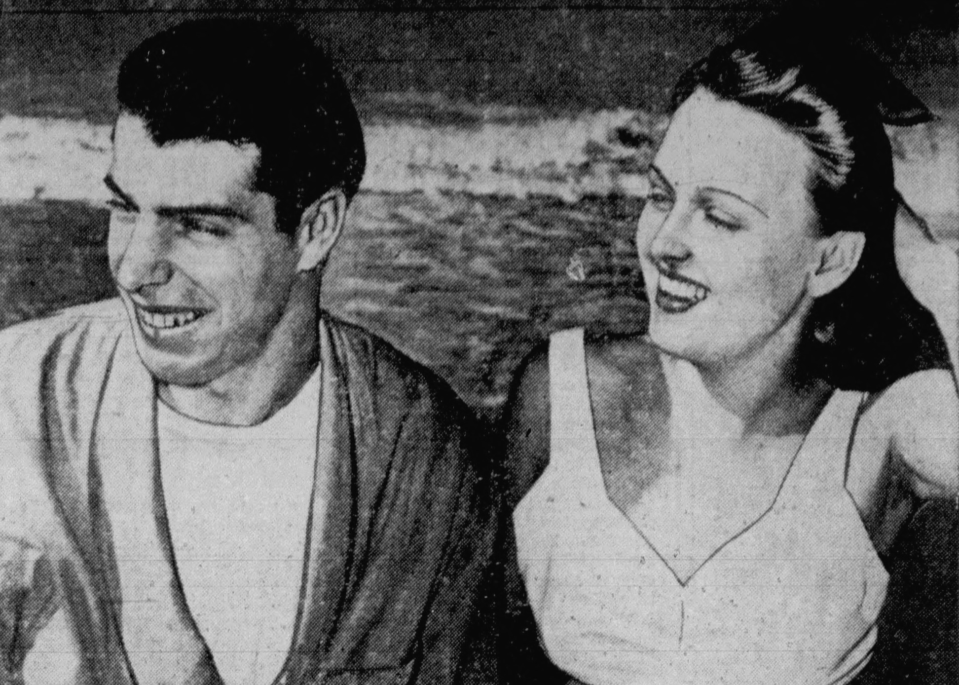 Joe DiMaggio and Dorothy Arnold at the beach 1942