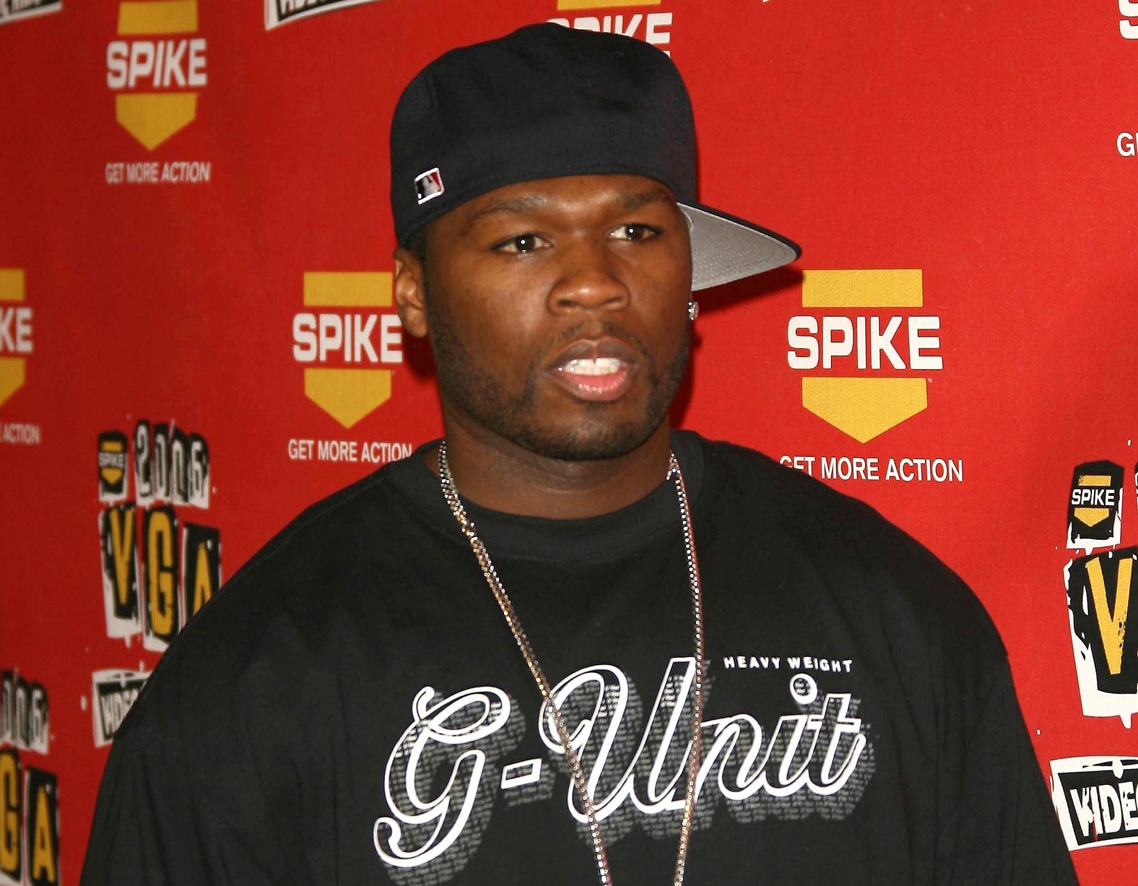 50 Cent wearing black shirt and hat is looking at side - 2006