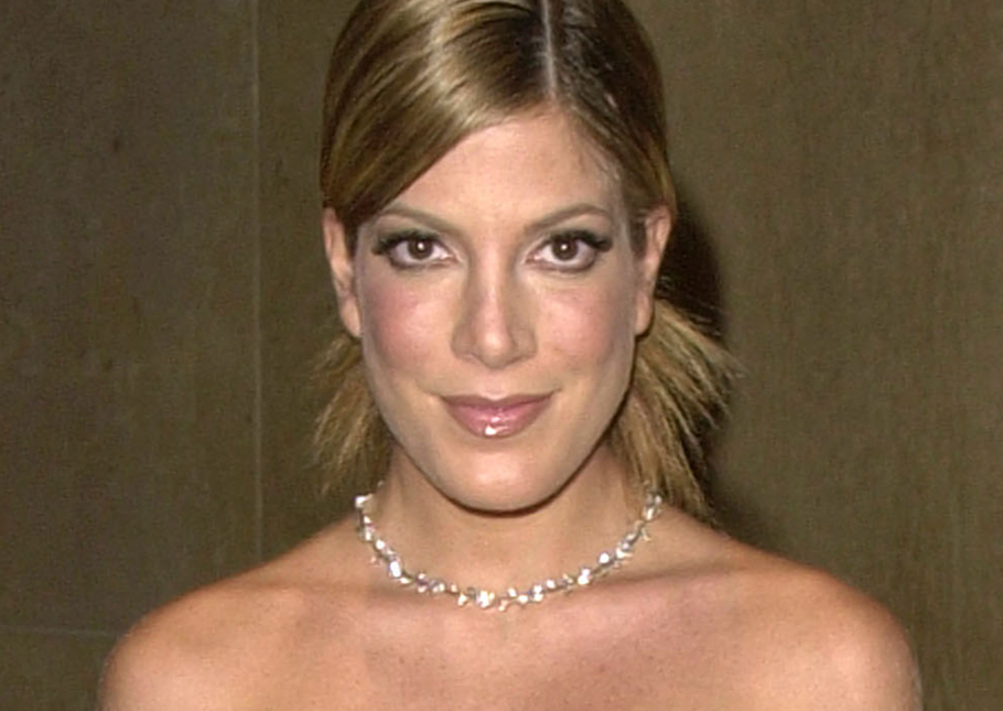 Tori Spelling At An Event In A Pink Shirt