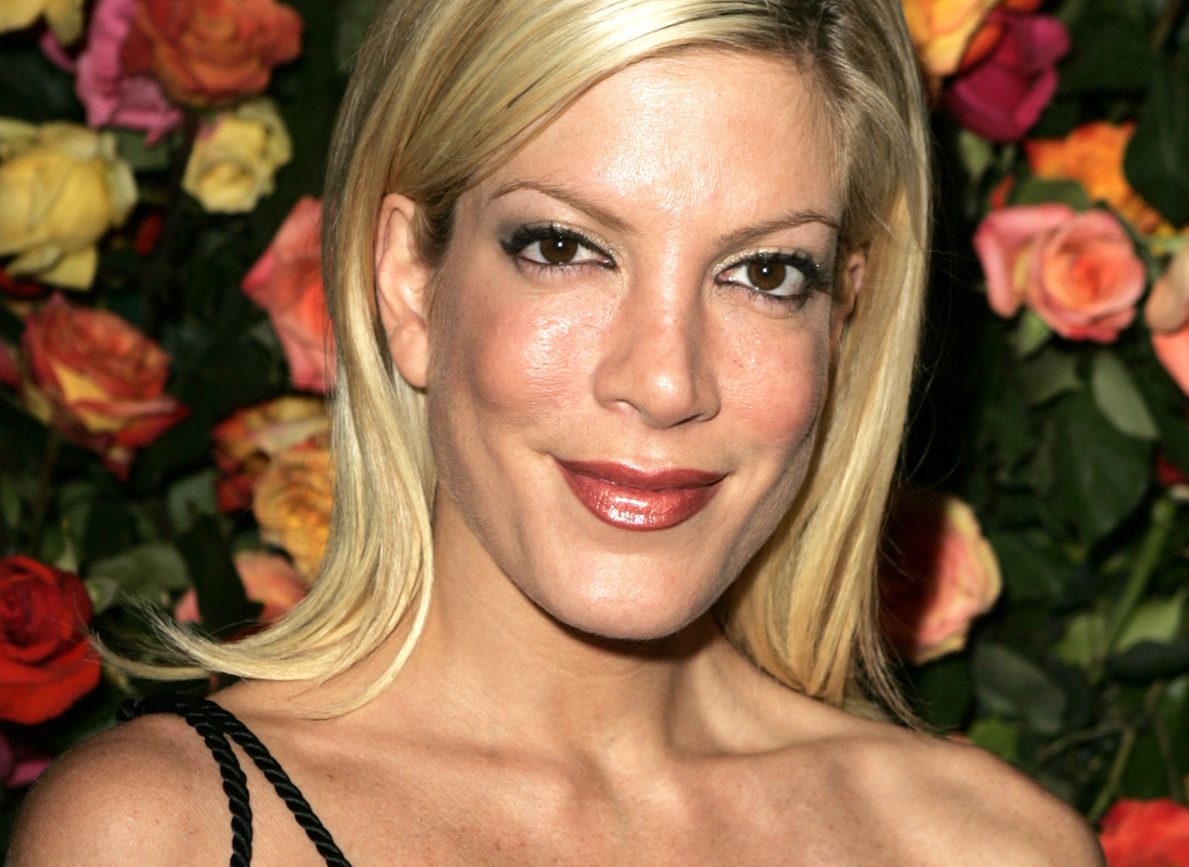 Tori Spelling At An Event In A Pink Shirt