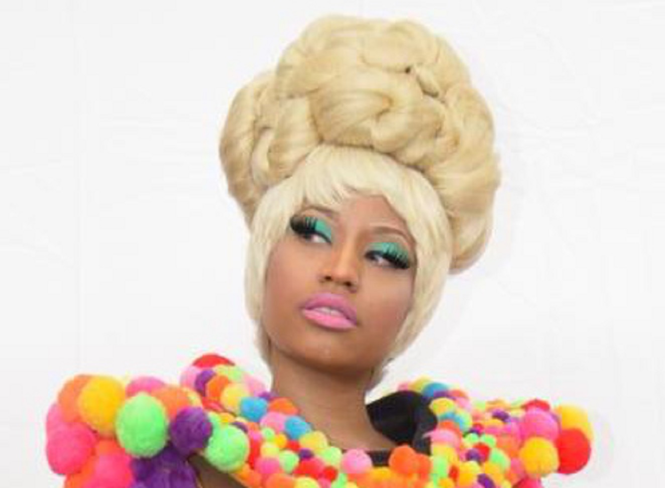 Portrait of Nicki Minaj with big blonde hair - 2011