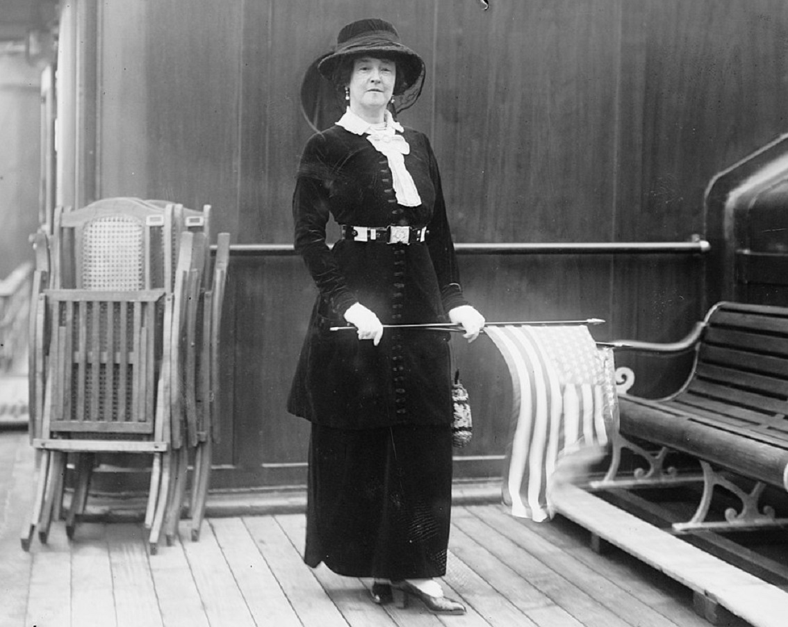 Lady Duff Gordon wearing long black dress and hat is looking at front - 1900
