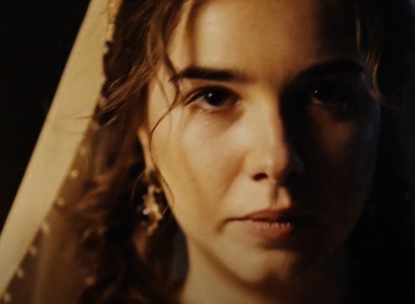 Mariya Andreeva as Sophia Palaiologina  wearing hear jewelry