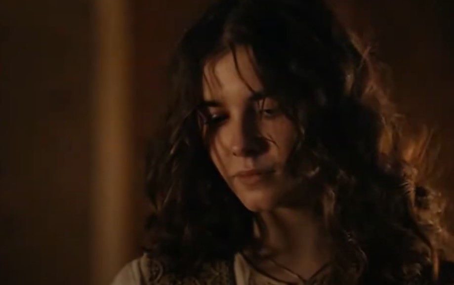 Mariya Andreeva as Sophia Palaiologina  wearing hear jewelry