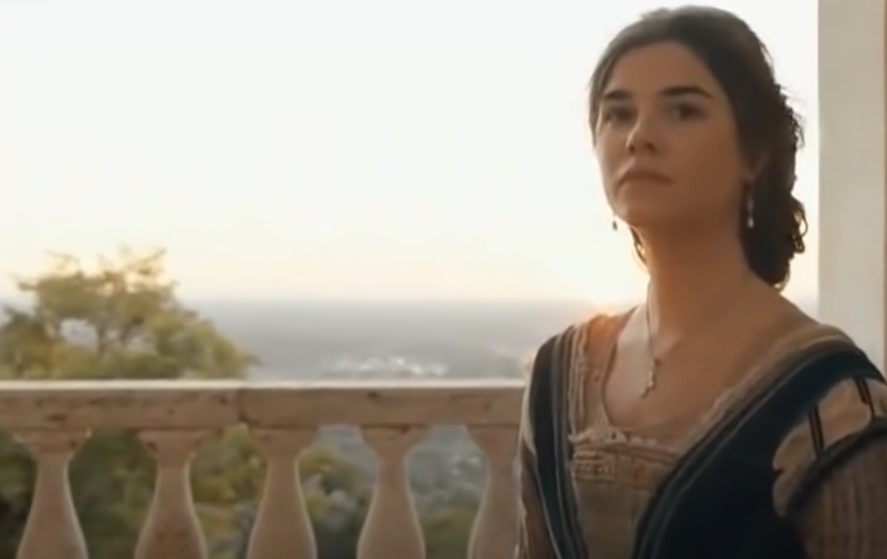 Mariya Andreeva as Sophia Palaiologina  wearing hear jewelry