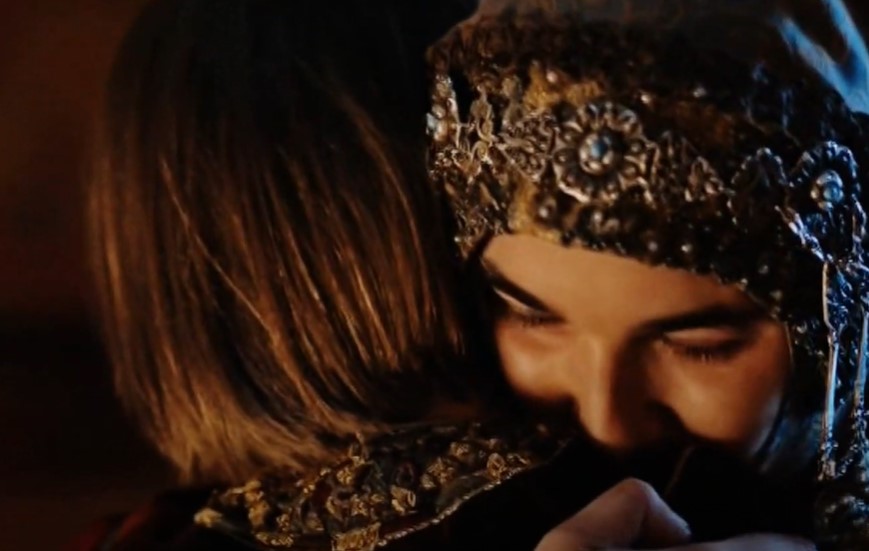 Mariya Andreeva as Sophia Palaiologina in head scarf and crown