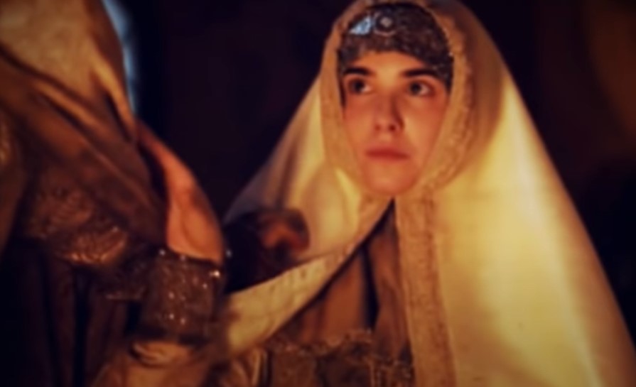 Mariya Andreeva as Sophia Palaiologina in head scarf and crown