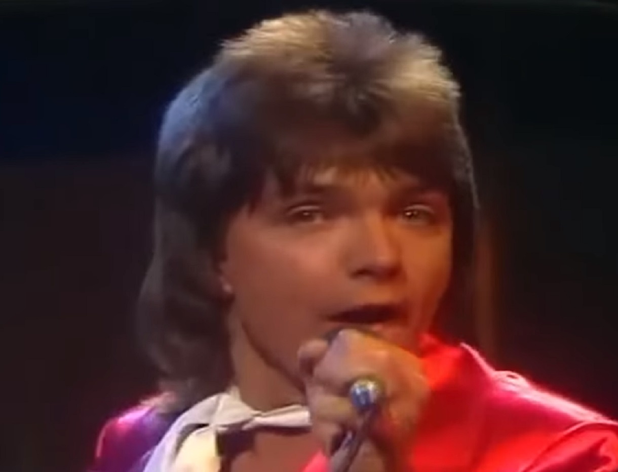 Screenshot: David Cassidy wearing red jacket is looking at front - from David Cassidy: The Last Session (2018)