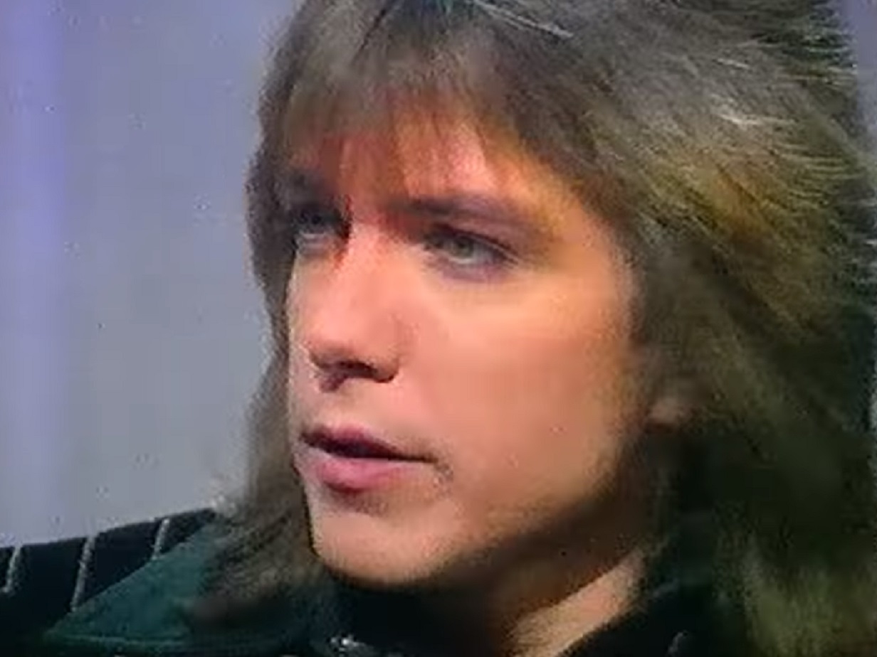 Screenshot: David Cassidy wearing black jacket is looking at side and talking - from David Cassidy: The Last Session (2018)
