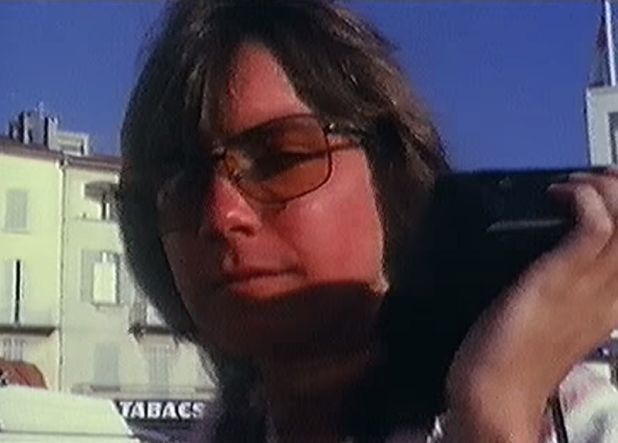 Screenshot: David Cassidy wearing glasses is walking outside - from David Cassidy: The Last Session (2018).