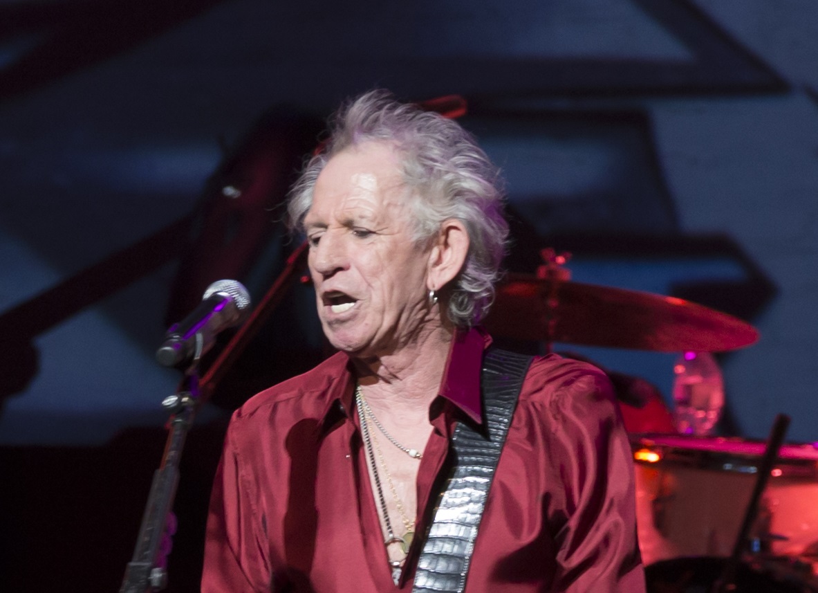 Keith Richards preform on stage in red shirt - 2015