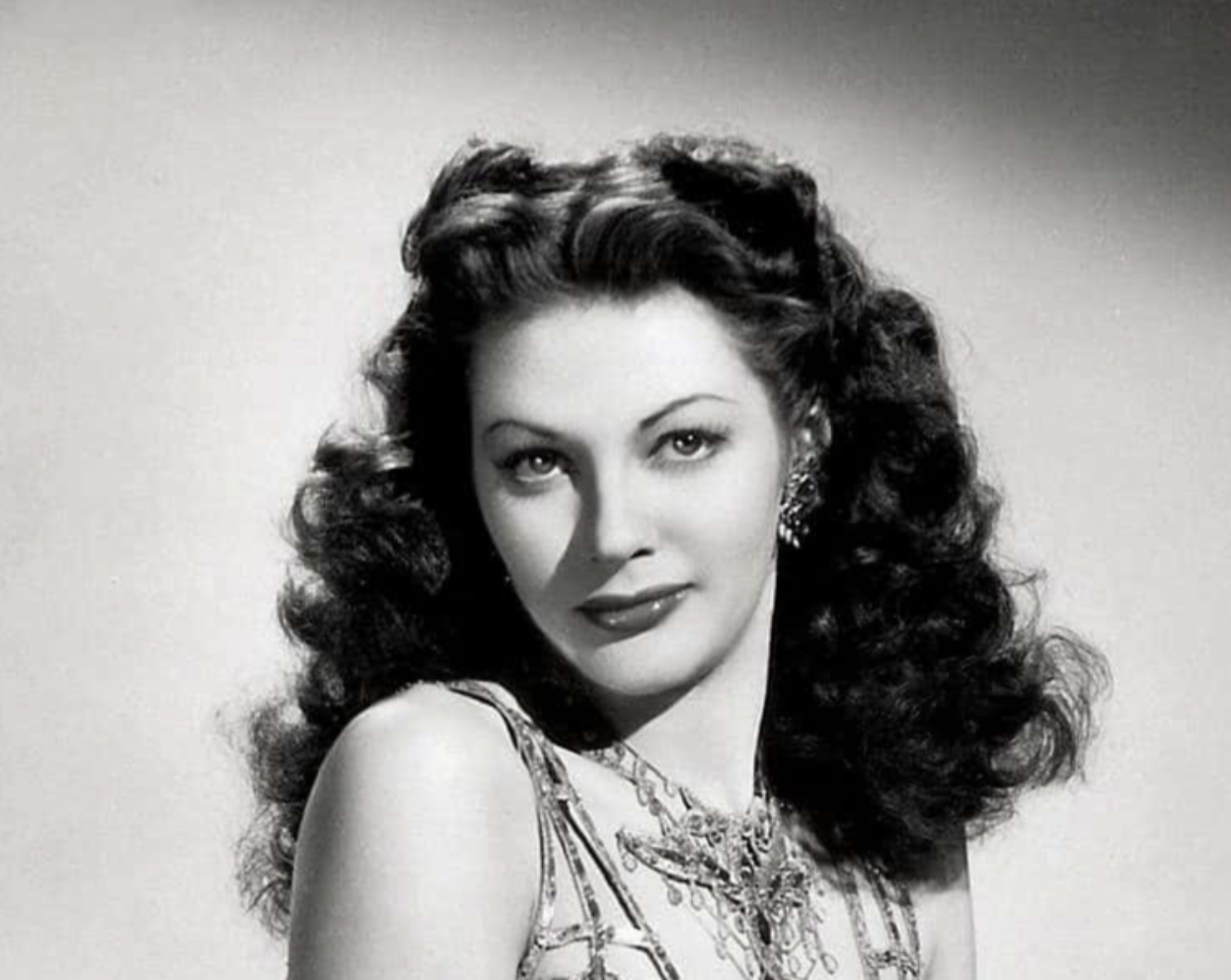Yvonne De Carlo Facts