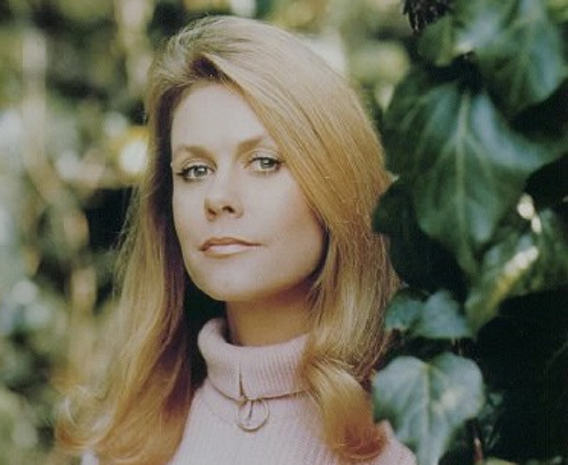 Color portrait of Elizabeth Montgomery looking at camera.