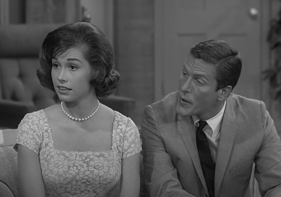 Mary Tyler Moore  in  Dick Van Dyke Show sitting on a couch with  Dick Van Dyke
