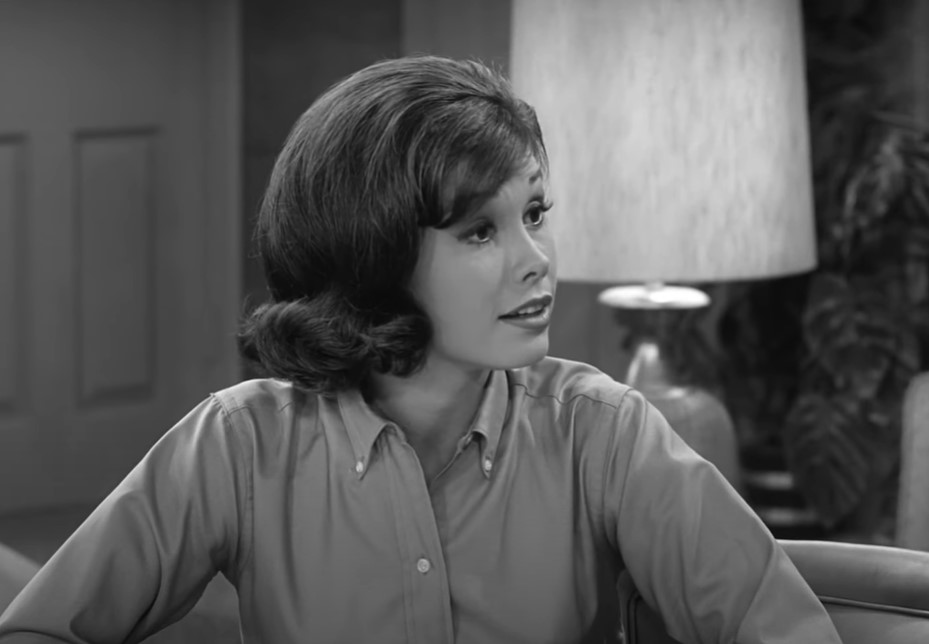Mary Tyler Moore  in  Dick Van Dyke Show  sitting at a desk home in shirt