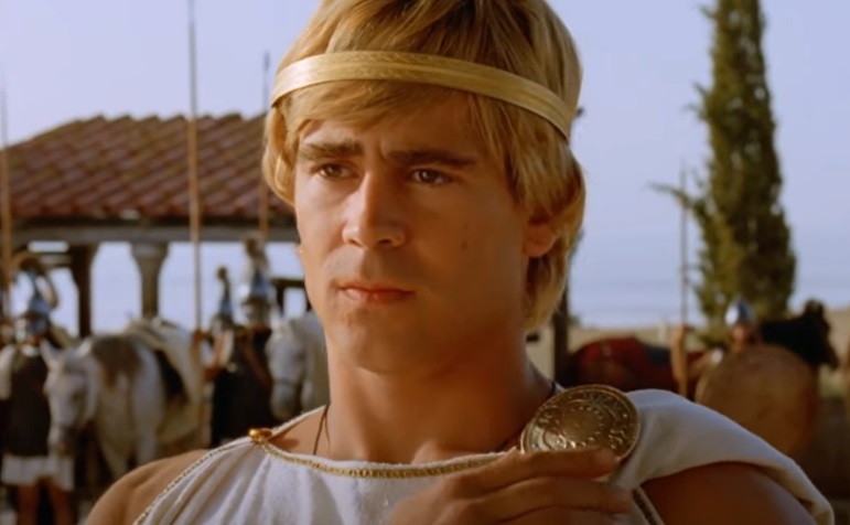 Screenshot from the Movie Alexander (2004), depicting Alexander the Great wearing white gown and golden crown