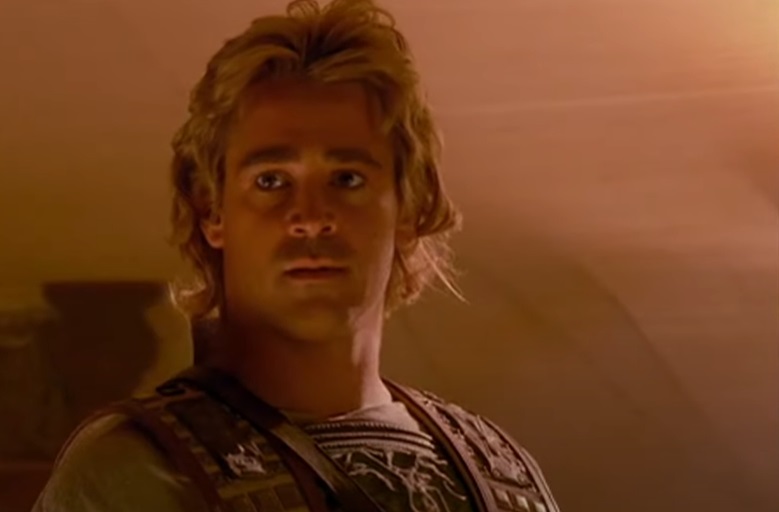 Screenshot from the Movie Alexander (2004), depicting alexander the great wearing battle uniform facing the camera