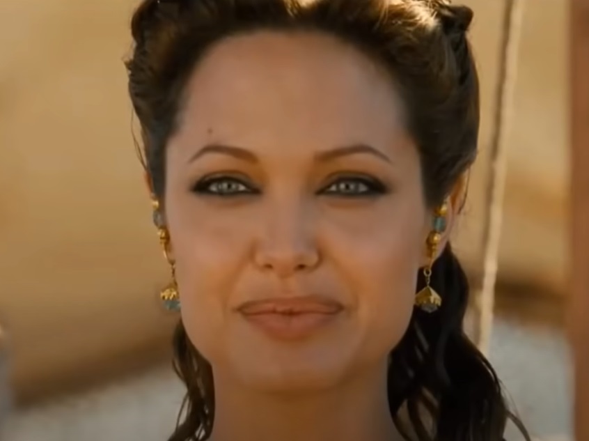 Screenshot from the Movie Alexander (2004), depicting Olympia the mother of Alexander the Great