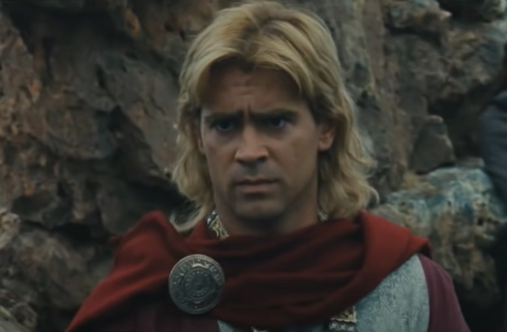 Screenshot from the Movie Alexander (2004), depicting alexander the Great wearing a red gown