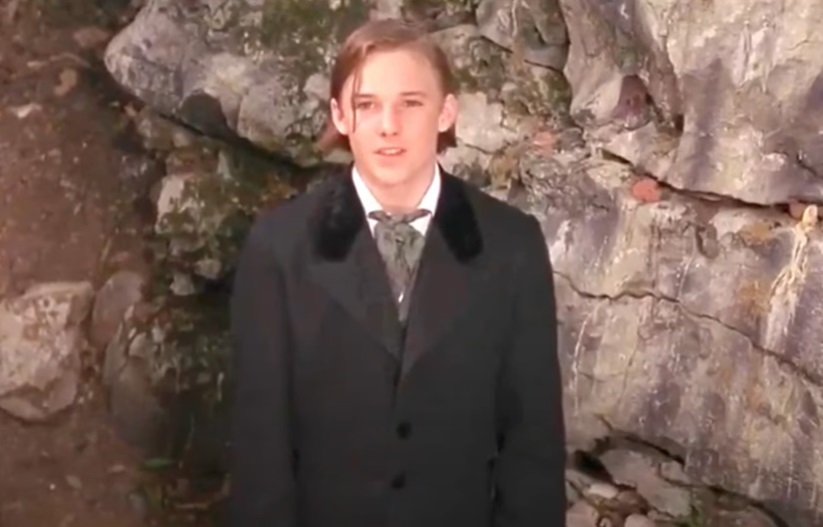 Screenshot of the actors Brad Renfro from the Movie Tom and Huck (1995) depicting Huckleberry Finn