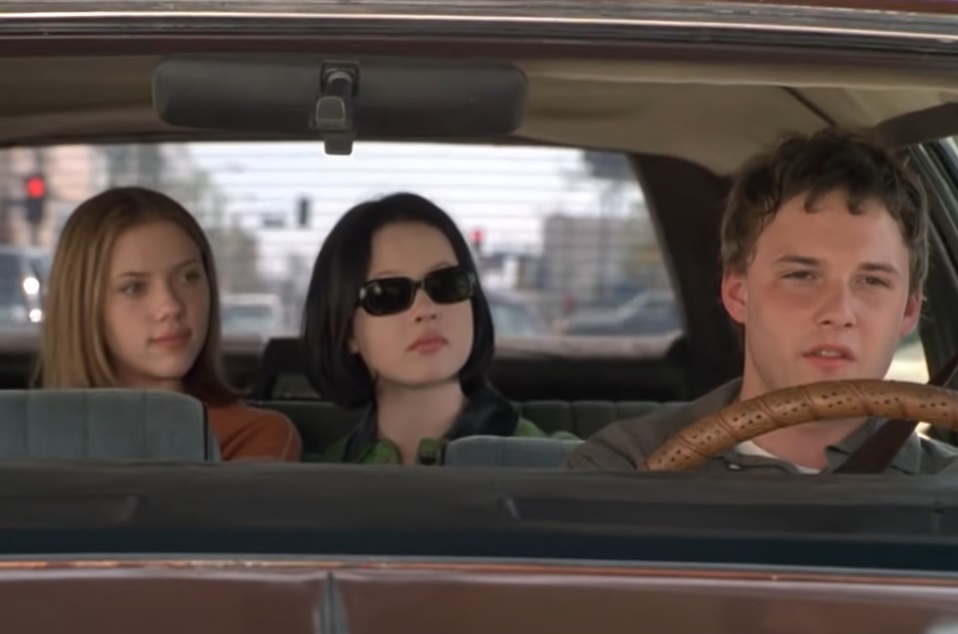 Screenshot of the actor Brad Renfro actresses Thora Birch and Scarlett Johansson from the Ghost World (2001) driving in a car