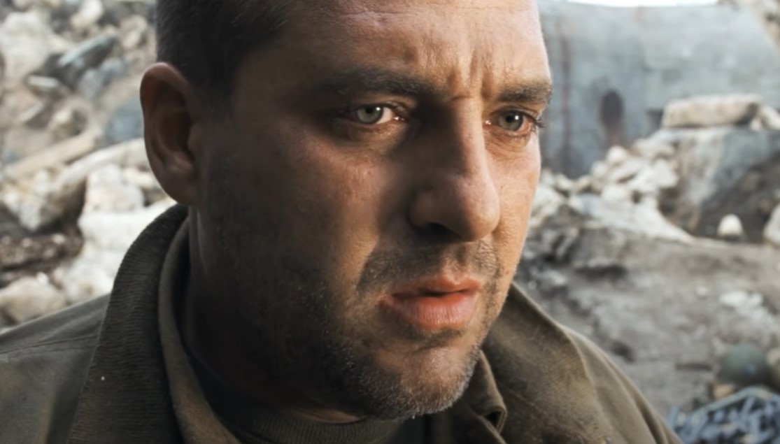 Tom Sizemore in Saving Private Ryan in uniform
