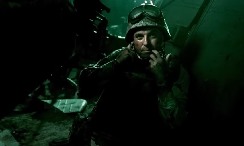 Tom Sizemore in Black Hawk Down  in uniform