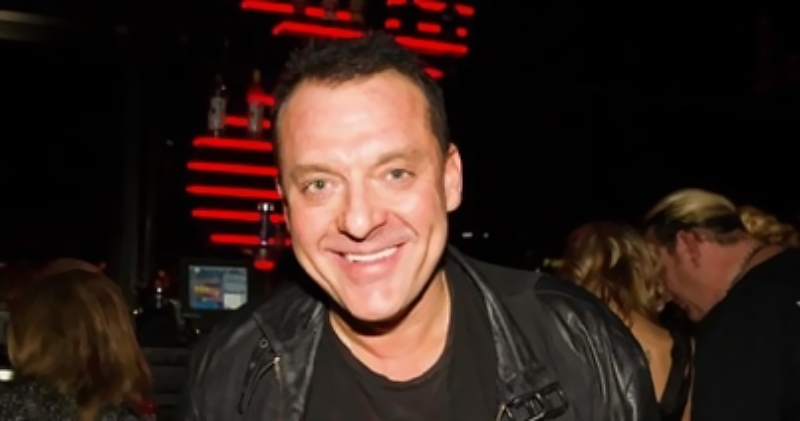 Tom Sizemore in black clothes