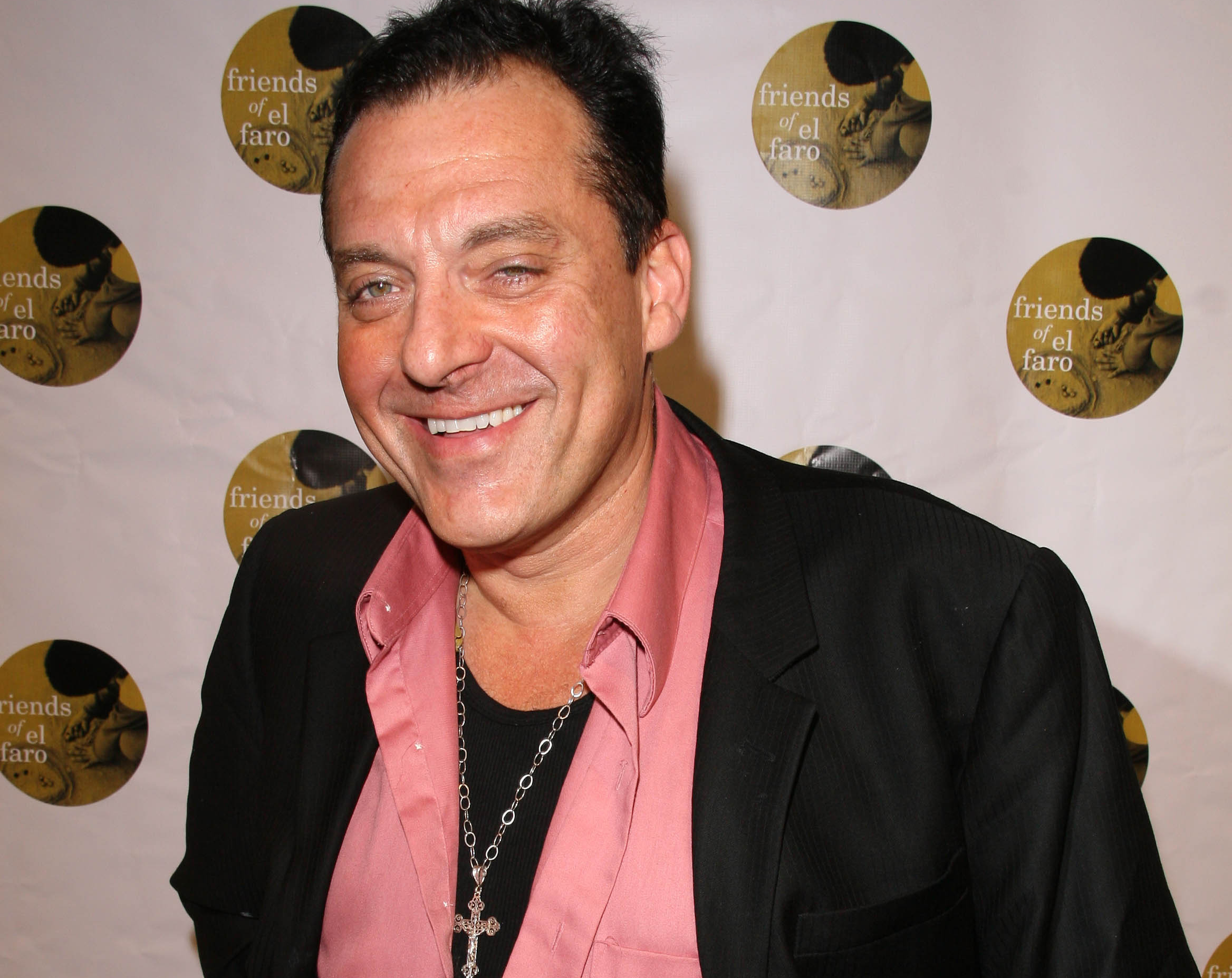 Tom Sizemore at the 5th Annual Friends of El Faro Benefit to raise funds for the children of Tijuana Casa Hogar Sion Orphanage in pink shirt