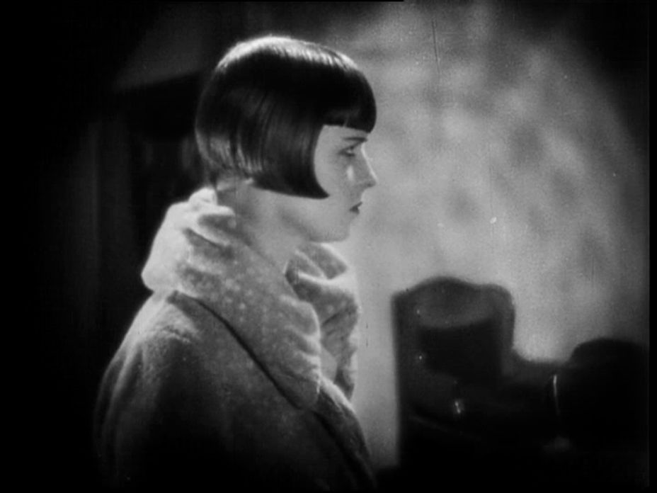 Grayscale Profile Photo of the actress Louise Brooks from the movie Pandora's Box, wearing dress with big scarf