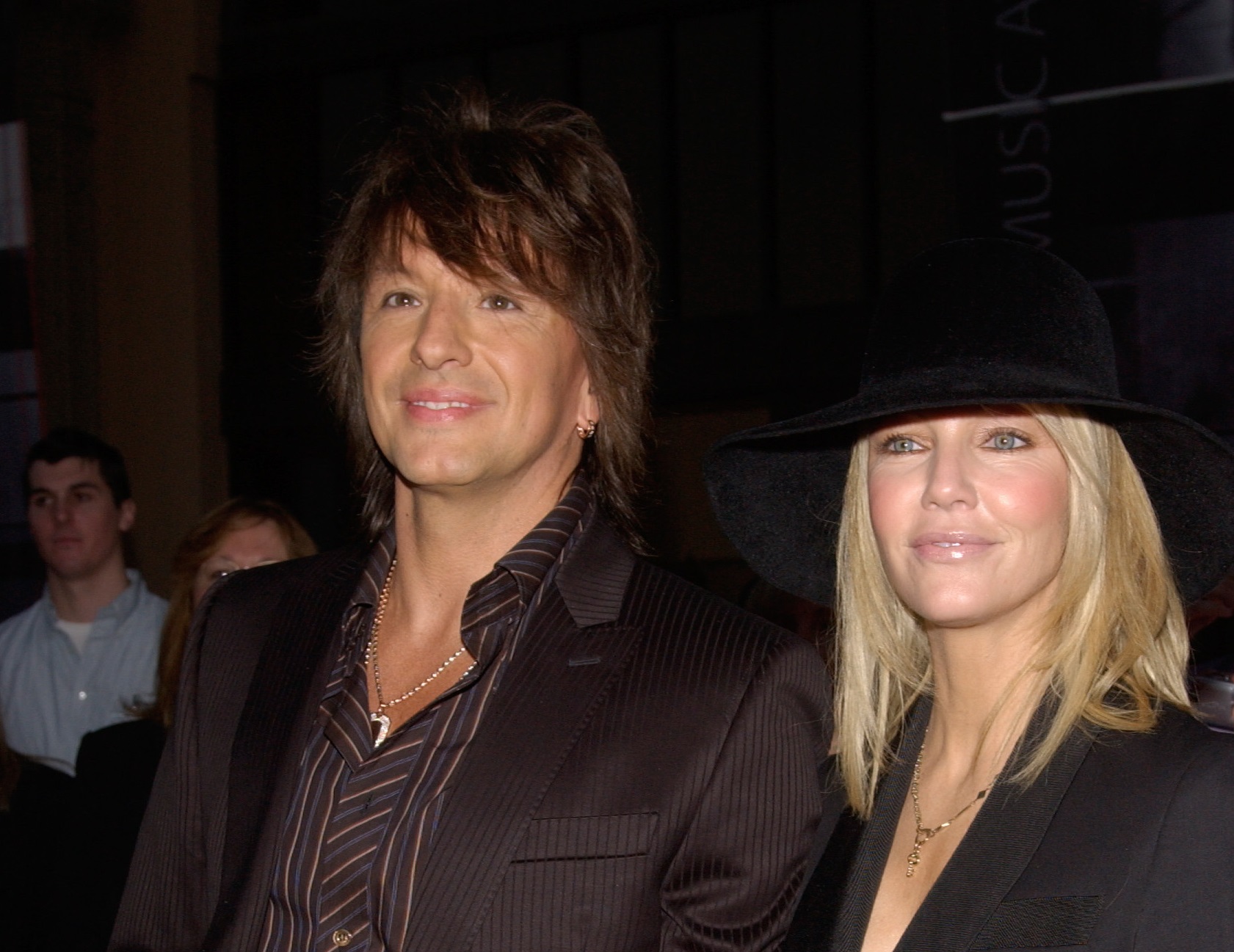 HEATHER LOCKLEAR & husband rock star RICHIE SAMBORA at the 32nd Annual American Music Awards - 2004