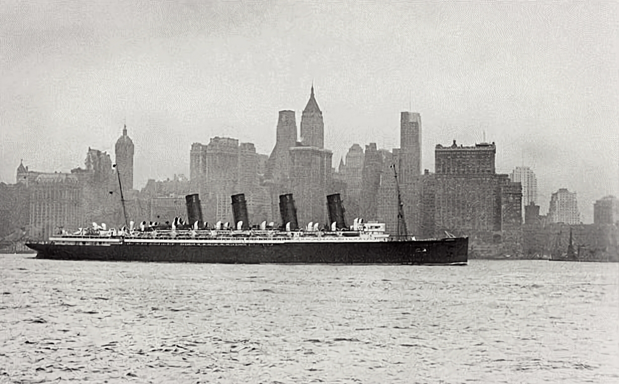 Photograph of the Cunard Liner RMS Mauretania leaving New York Harbor in 1913