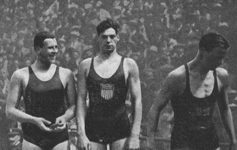 Andrew Charlton (Australia) 3rd; Johnny Weissmuller (USA) 1st; Arne Borg (Sweden) 2nd.