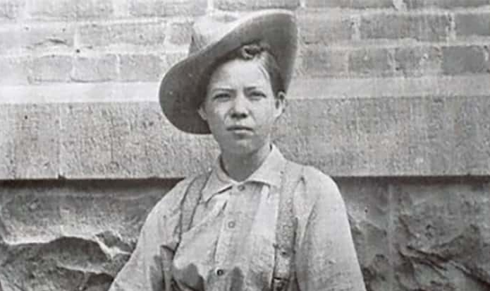 Femmes Fatales facts