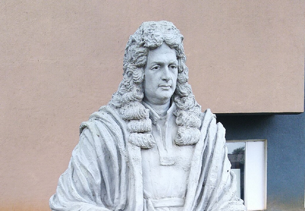 Statue of Isaac Newton in IUCAA with the representation of the iconic apple that fell from the tree