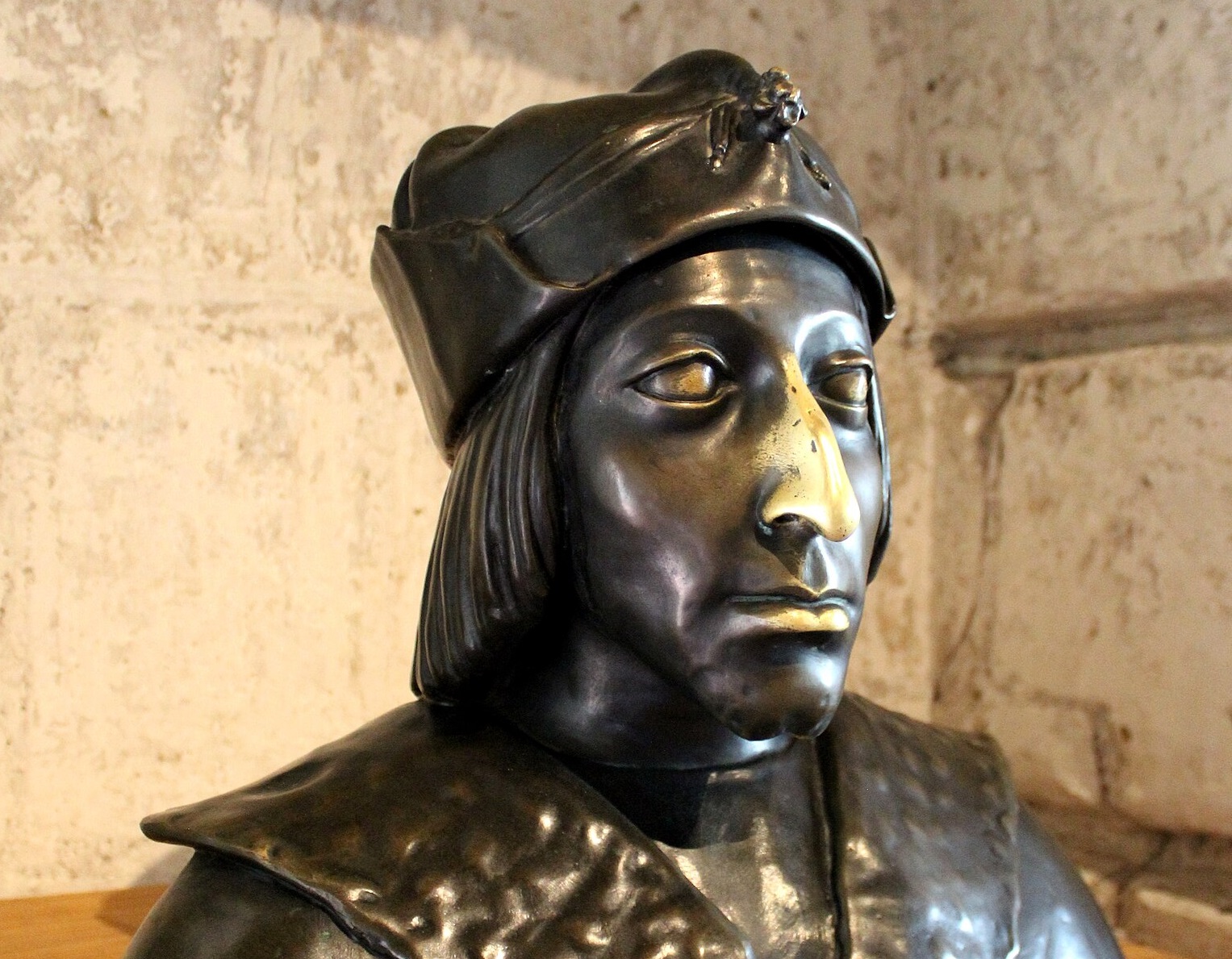 Portrait bust of Charles VIII, King of France. Bronze replica - 19th Century