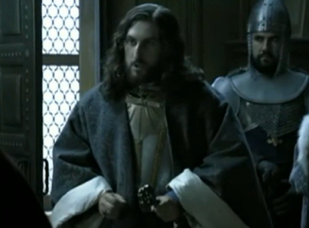 Screenshot of Charles VIII of France with long hair looking at front smiling - from Isabel (2011-2014)