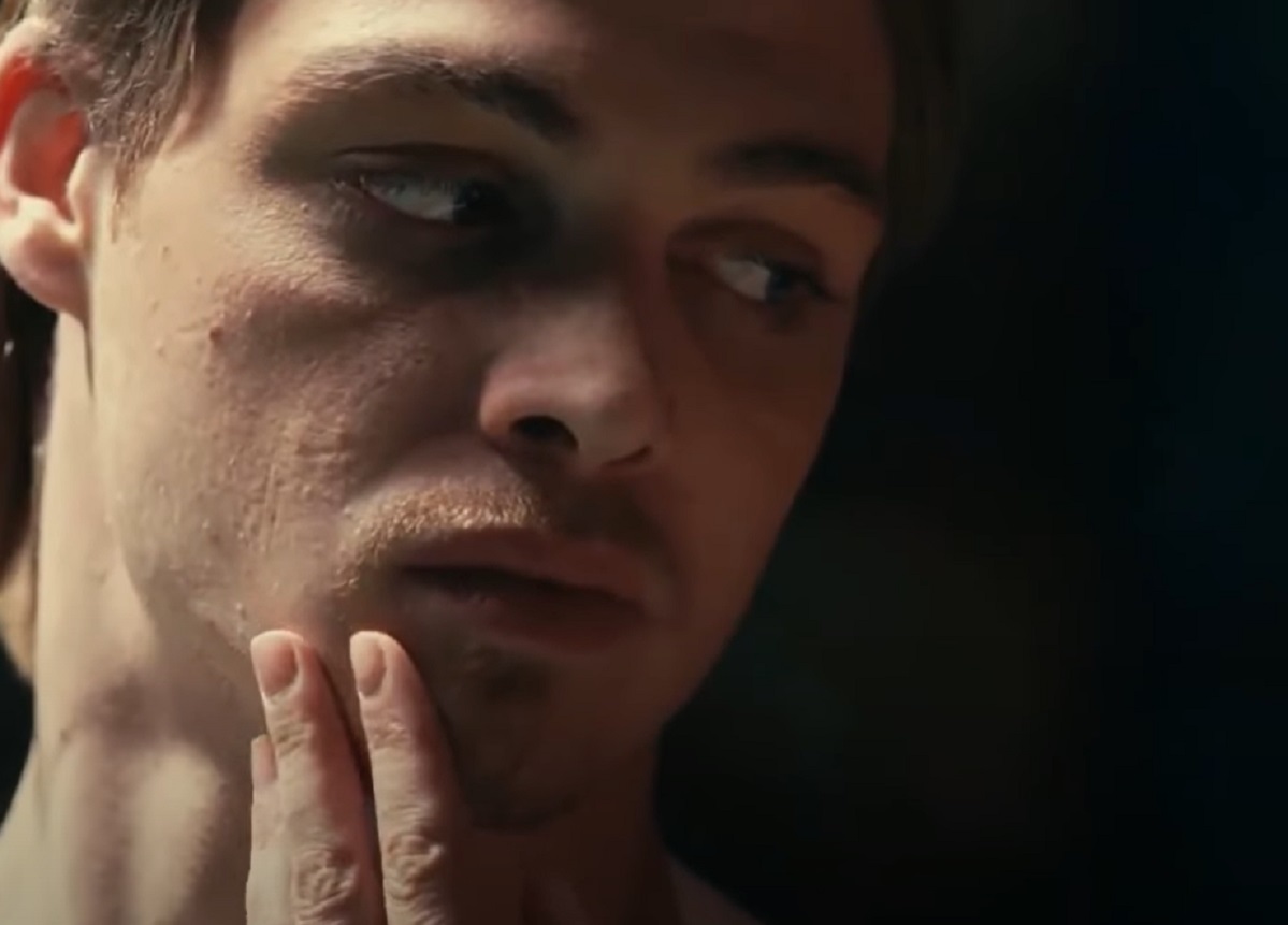 Screenshot of Alexander The Great looking at side - from Alexander the Great (2014)