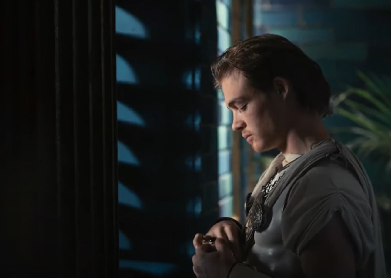 Screenshot of Alexander The Great looking at front - from Alexander the Great (2014)