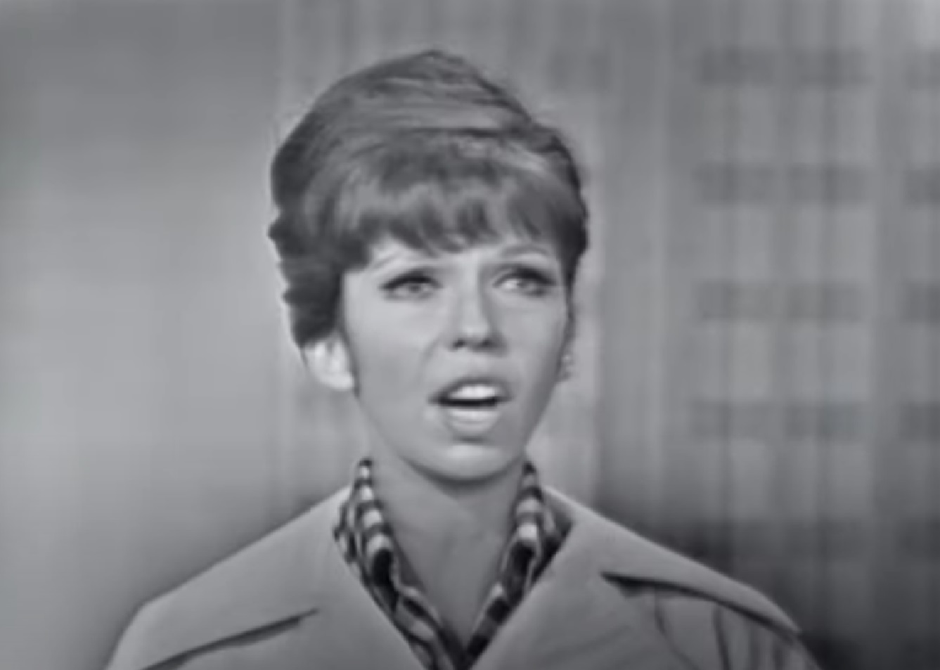 B&W Screenshot of Nancy Sinatra is singing in studio - from The Ed Sullivan Show (1948-71)