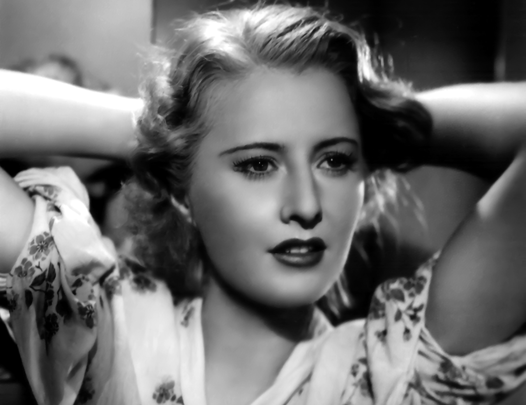Barbara Stanwyck in Stella Dallas in flower patterned dress