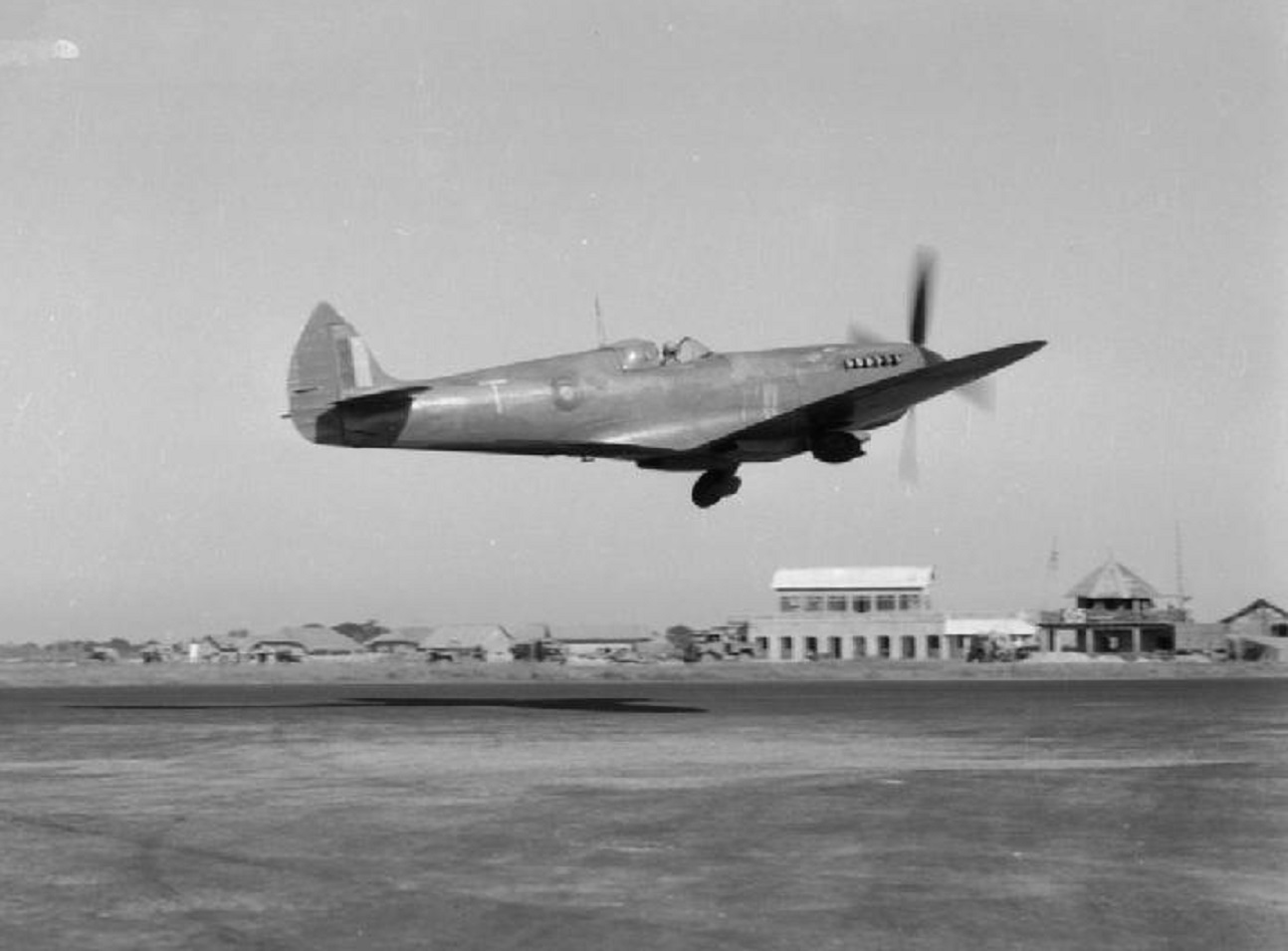 Aircraft Of The Royal Air Force, 1939-1945- Supermarine Spitfire. Cf1245