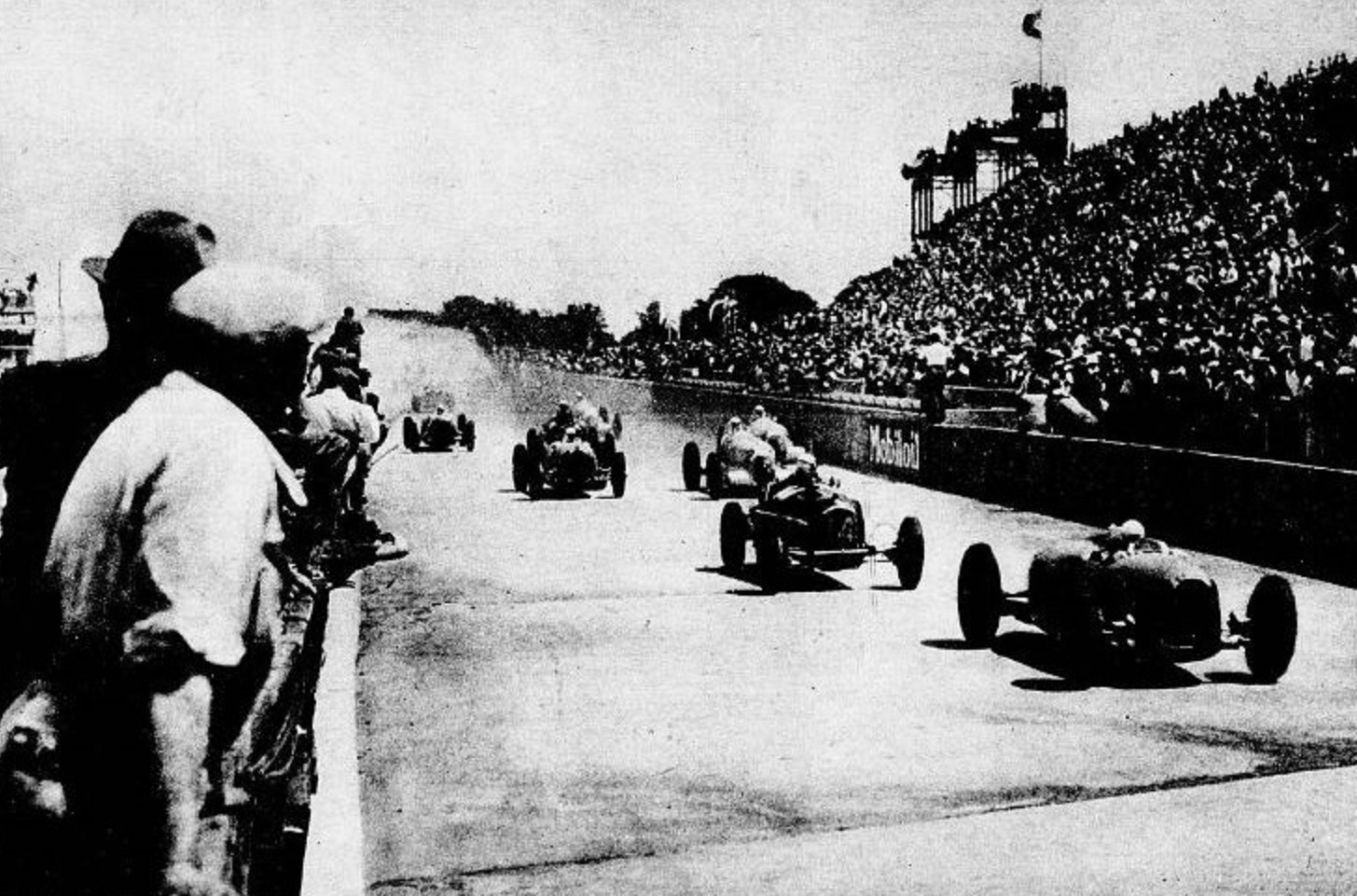 B&W photo of Grand Prix in France - 1935