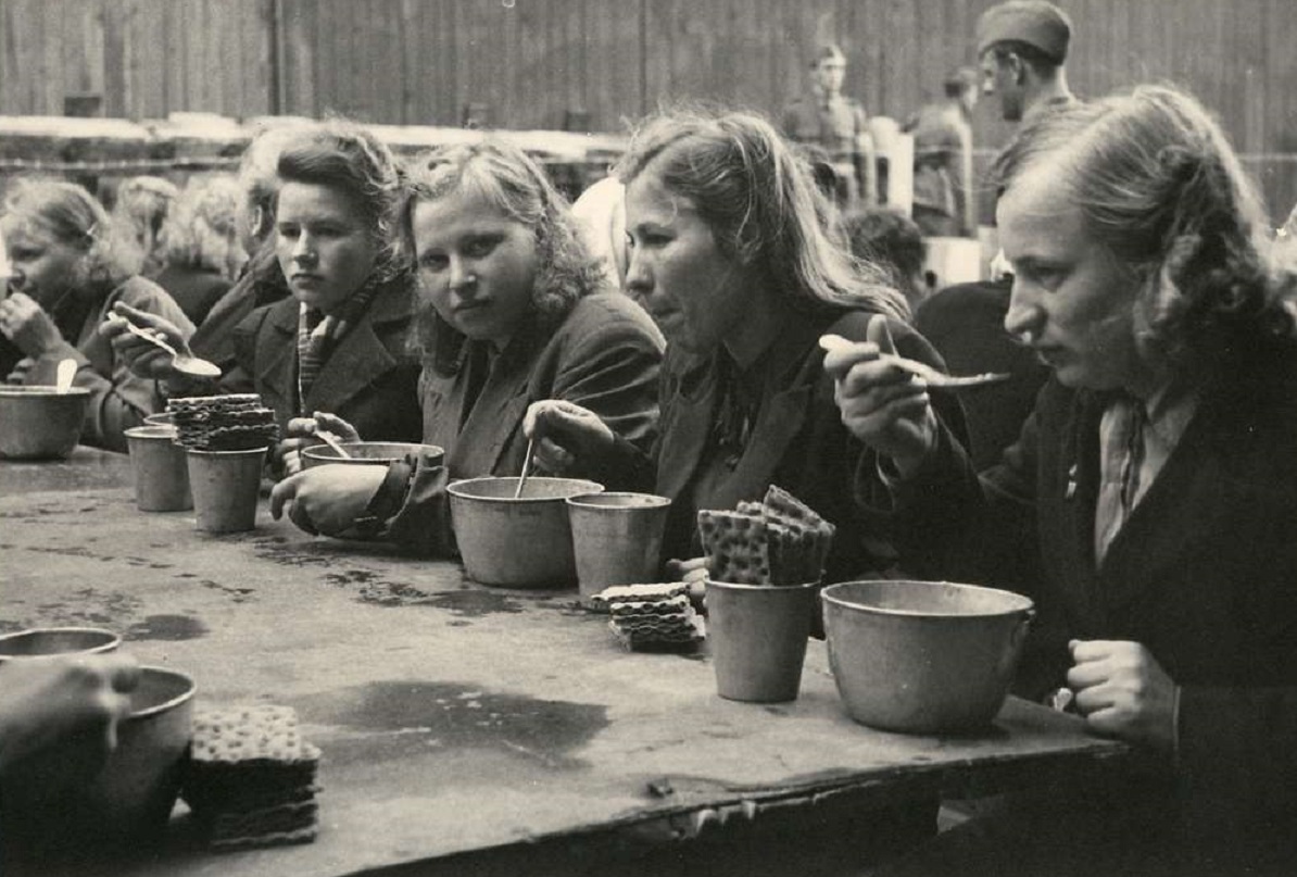 Russian prisoners of war on the line between Narvik and Karlshäll  - 1945