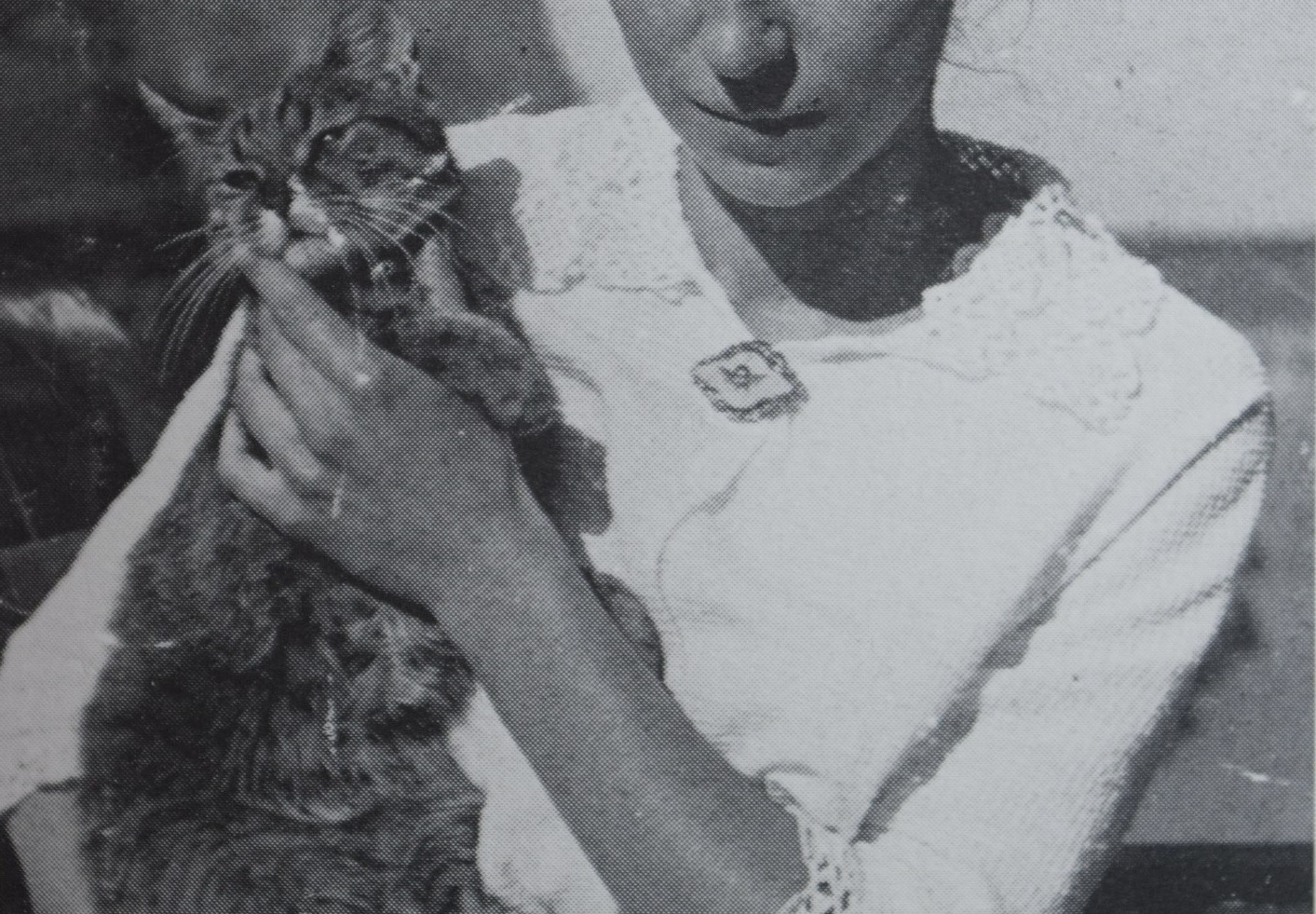 Maria Uhden, Ca. holding a cat - 1916