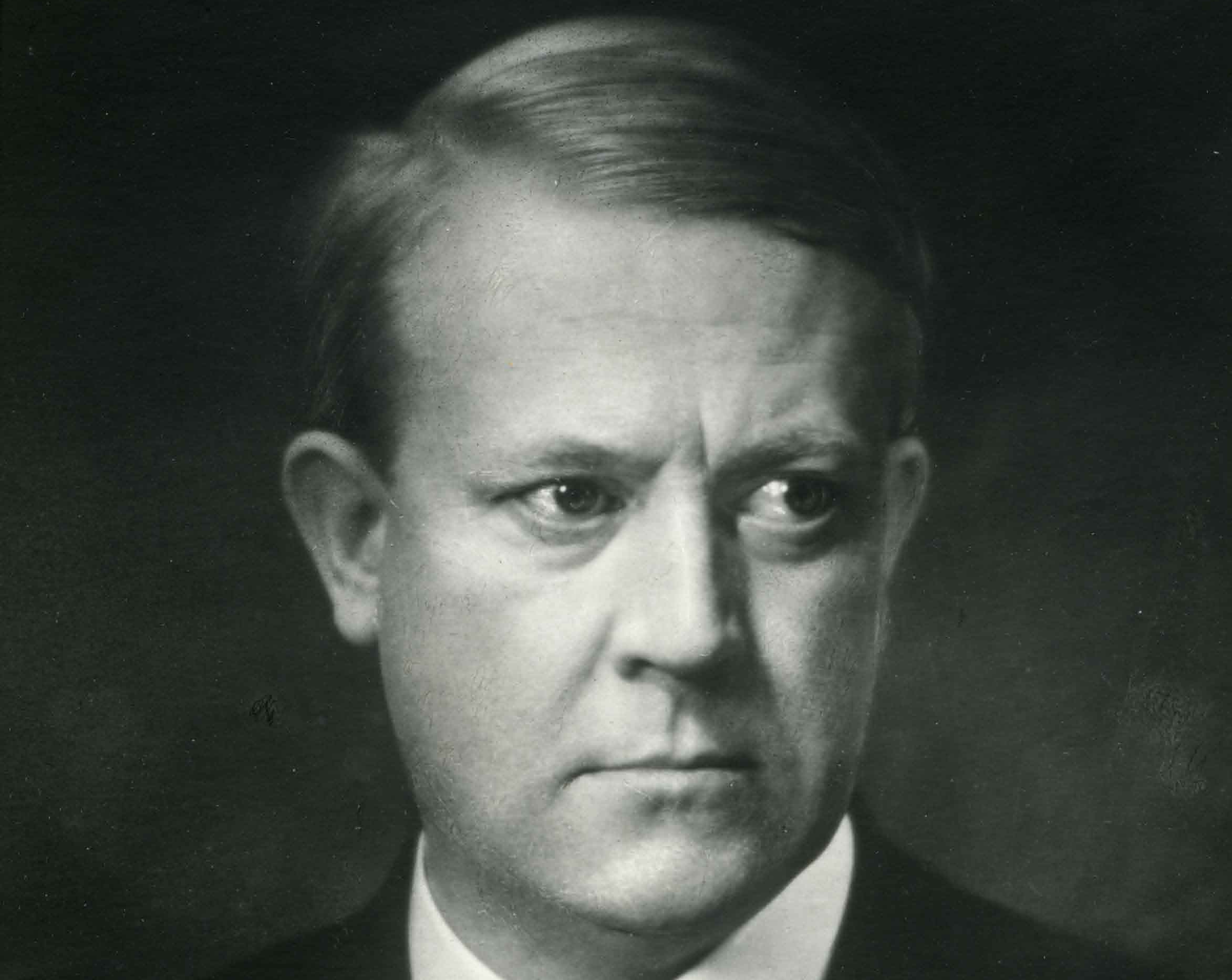 Vidkun Quisling looking at camera