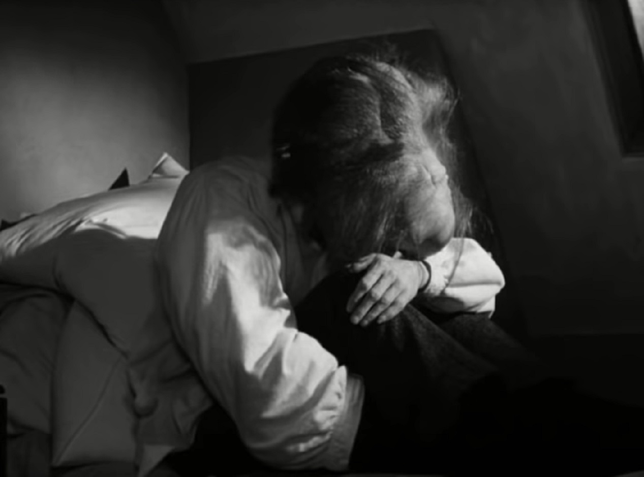 B&W Screenshot of Joseph Merrick (John Hurt) sleeping in the room - from Elephant Man (1980)