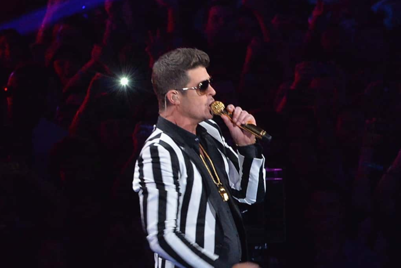 Robin Thicke perform onstage during the 2013 MTV Video Music Awards