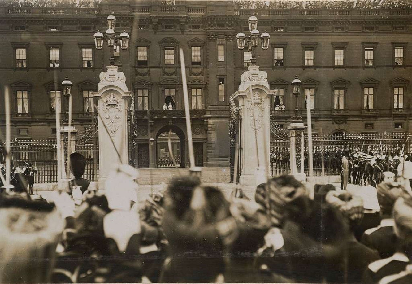 Photograph of King George V and Queen Mary standing on the balcony of Buckingham Palace - 1911