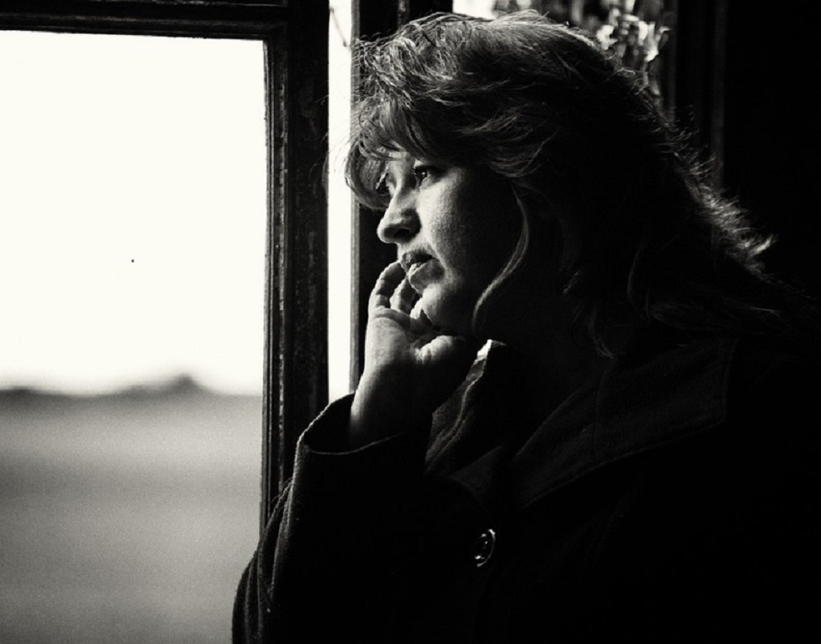 B&W Sad woman - image 2016